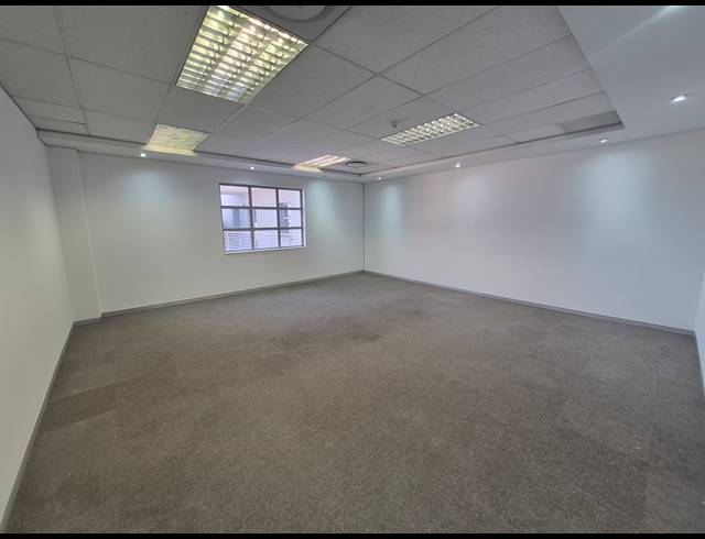 2,119M² OFFICE TO LET IN WOODMEAD